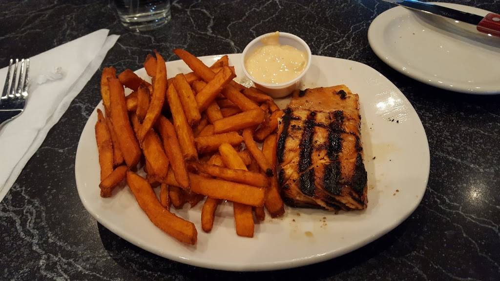 Tuckers American Favorites | restaurant | 2441 State St #6, New Albany, IN 47150, USA | 8129449999 OR +1 812-944-9999