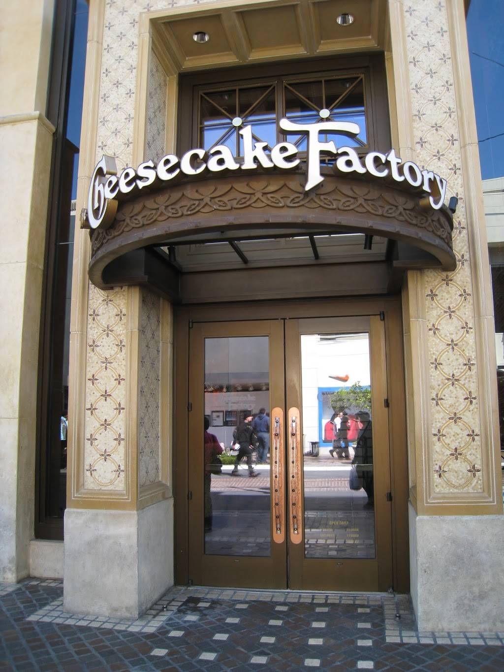 The Cheesecake Factory | restaurant | 189 The Grove Dr, Los Angeles, CA 90036, USA | 3236340511 OR +1 323-634-0511