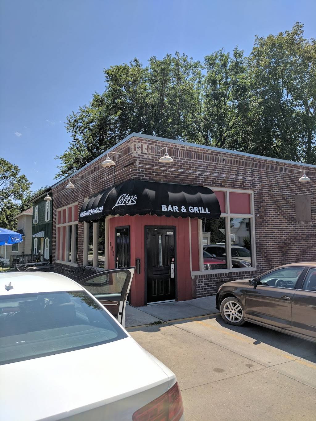 Leftis Neighborhood Bar & Grill | restaurant | 2001 2nd Ave N, Fort Dodge, IA 50501, USA | 5155765338 OR +1 515-576-5338