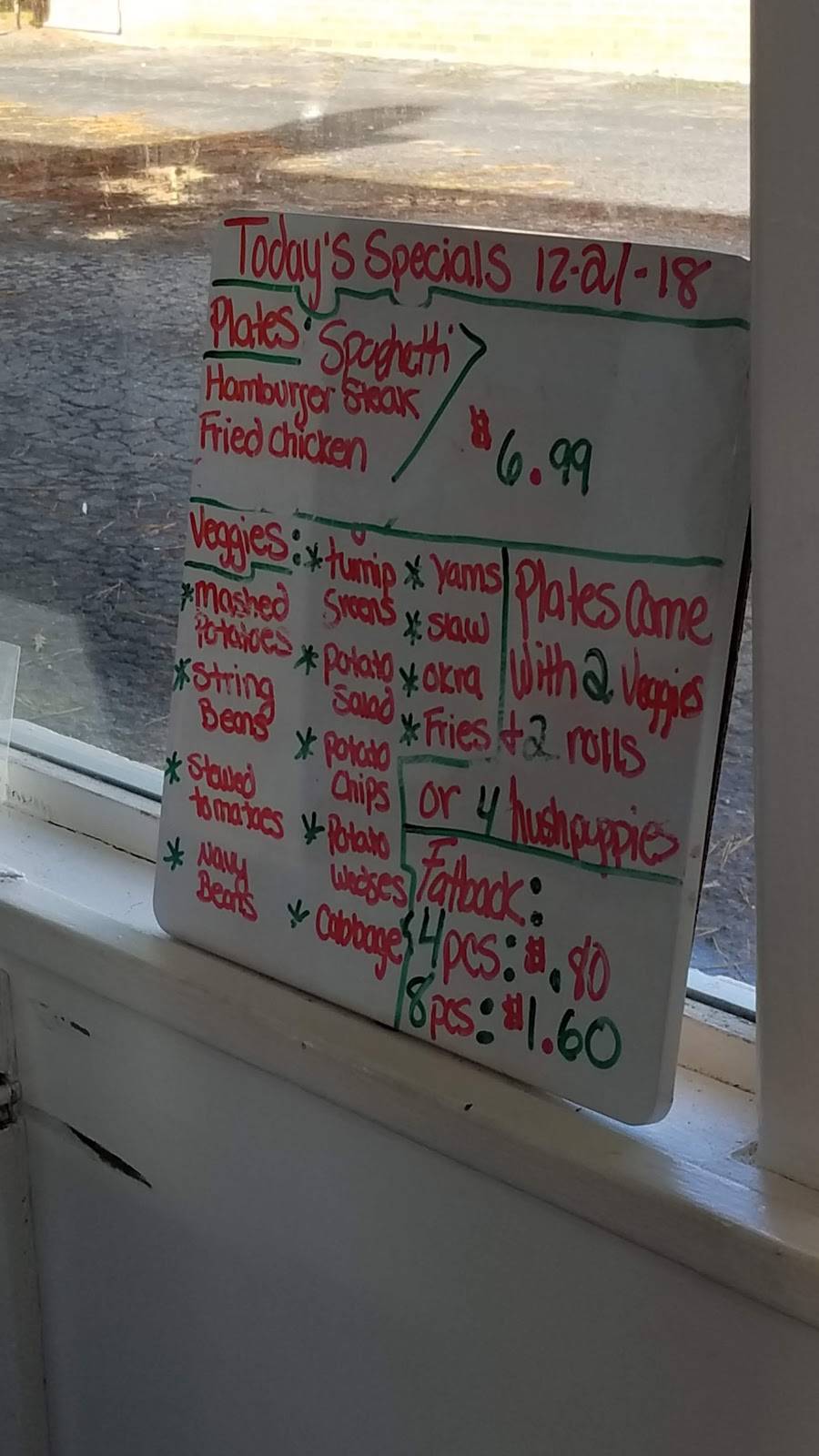 Village Dairy Bar & Grill | restaurant | 701 N Bickett Blvd, Louisburg, NC 27549, USA | 9194965700 OR +1 919-496-5700