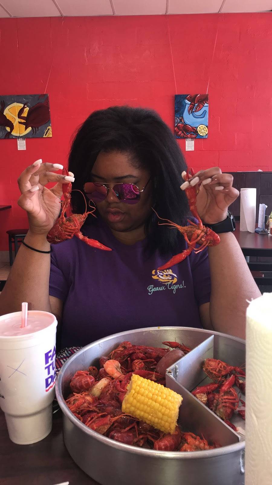 The Crawfish Spot | restaurant | 1899 W Pinhook Rd, Lafayette, LA 70508, USA | 3372378533 OR +1 337-237-8533