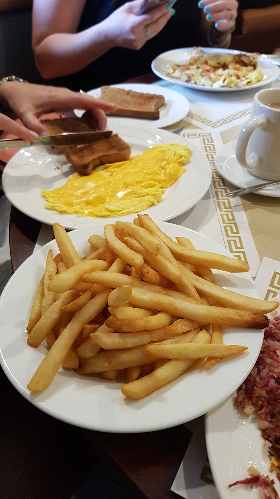 Old Westbury Diner | restaurant | 4 Glen Cove Rd, Old Westbury, NY 11568, USA | 5162469201 OR +1 516-246-9201