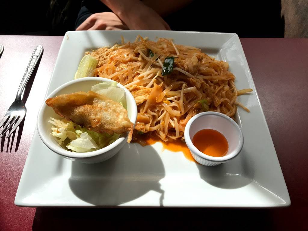 Silver Dish Thai Cuisine | restaurant | 278 W Center St, Provo, UT 84601, USA | 8013739540 OR +1 801-373-9540