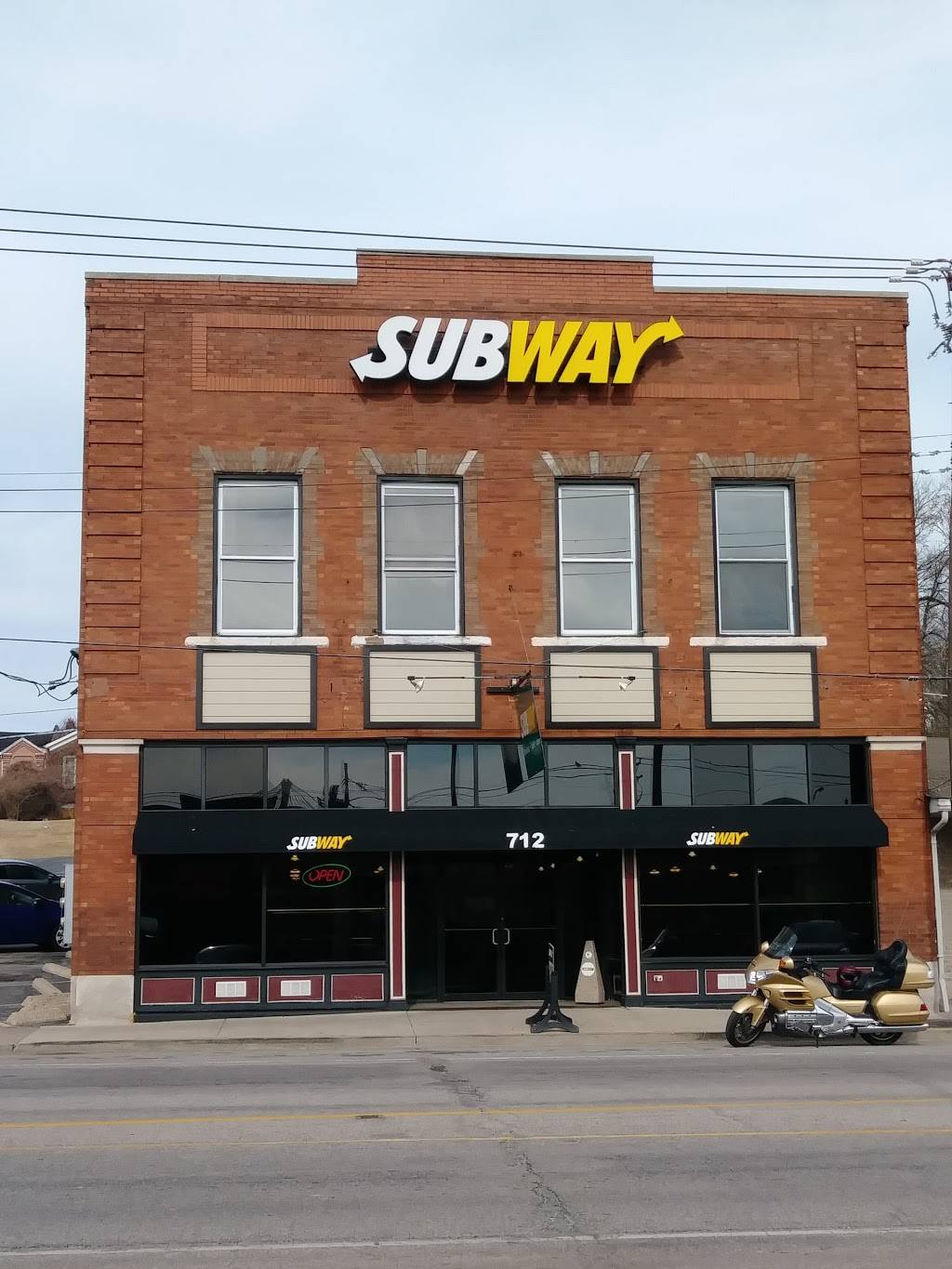 Subway | restaurant | 712 E Broadway, Alton, IL 62002, USA | 6184631028 OR +1 618-463-1028