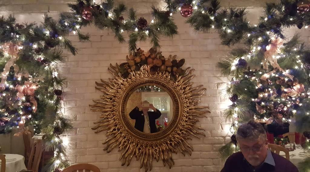 Country House | restaurant | 1175 N Country Rd, Stony Brook, NY 11790, USA | 6317513332 OR +1 631-751-3332