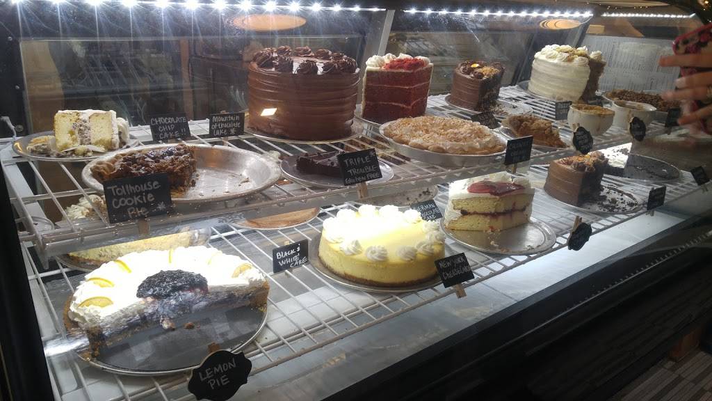 Kaminskys Dessert Cafe | restaurant | 2 Magnolia Rd, Charleston, SC 29407, USA | 8544291777 OR +1 854-429-1777