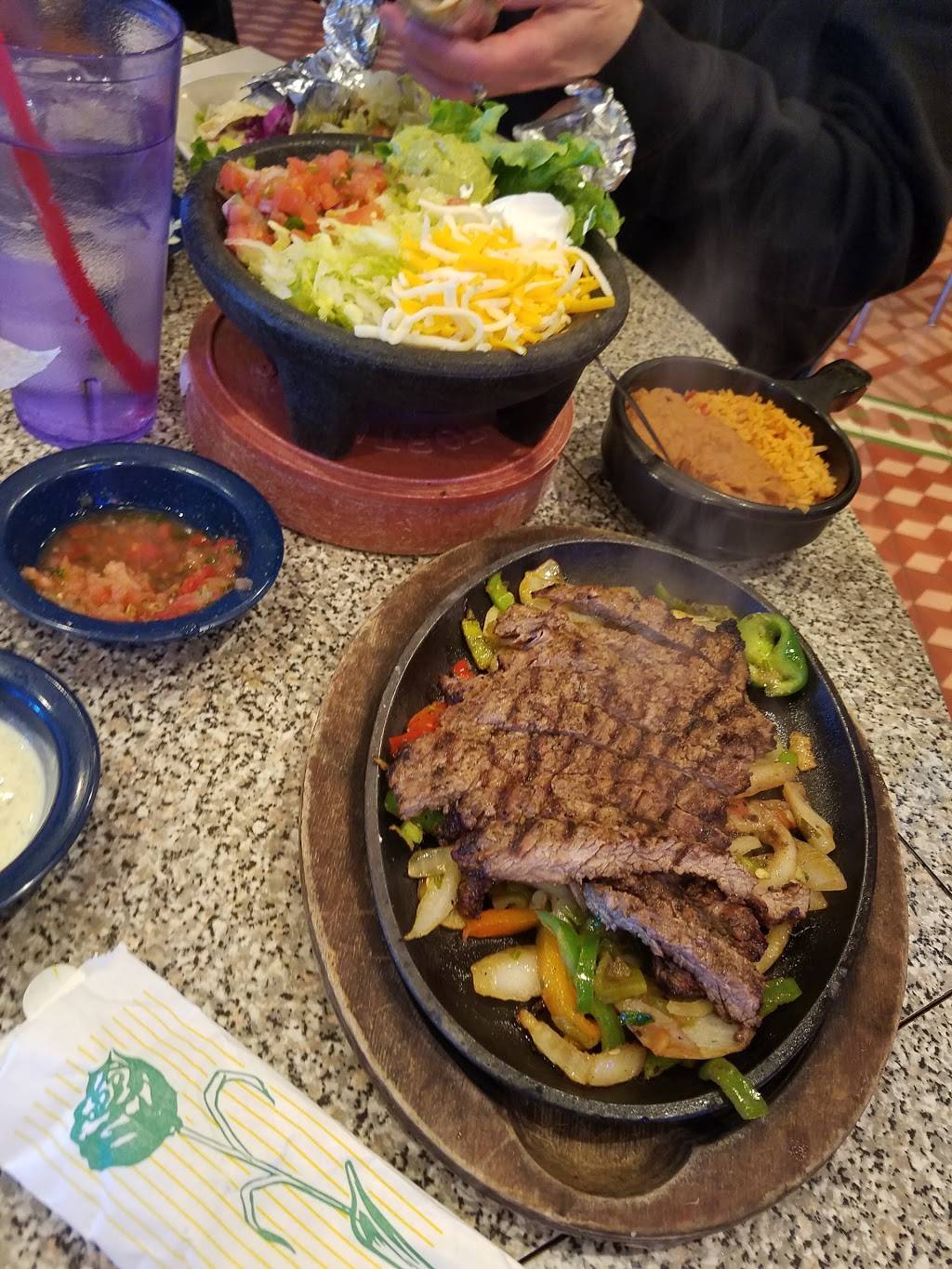 Chuys | restaurant | Service Rd, 9700 N Fwy, Fort Worth, TX 76177, USA | 8177416090 OR +1 817-741-6090