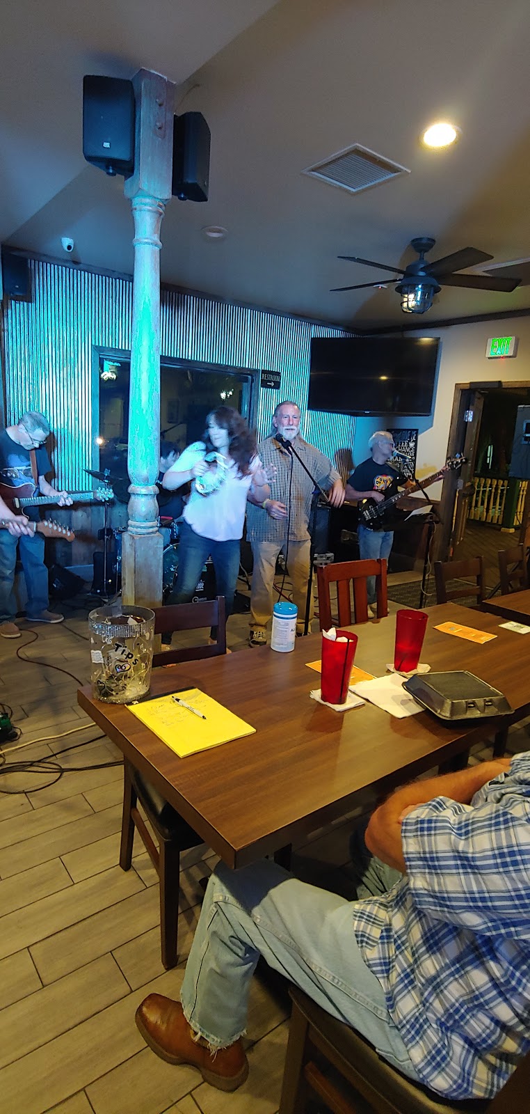 Dorrys Bar & Grill at Tom’s Farms | restaurant | 23800 Temescal Canyon Rd, Temescal Valley, CA 92883, USA | 9516385297 OR +1 951-638-5297