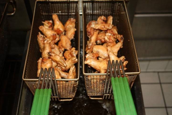 Crispy Crust Pizza | meal delivery | 1253 Vine St, Los Angeles, CA 90038, USA | 3234672000 OR +1 323-467-2000