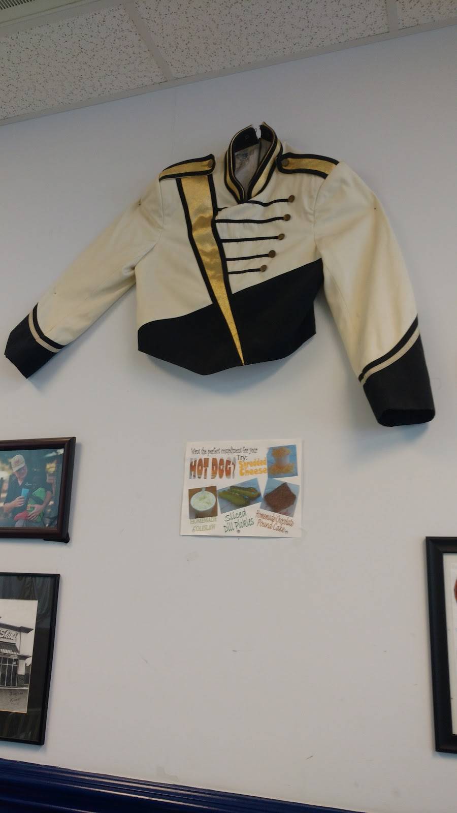 Skins Hotdogs | restaurant | 3720 N Hwy 81, Anderson, SC 29621, USA | 8647160344 OR +1 864-716-0344