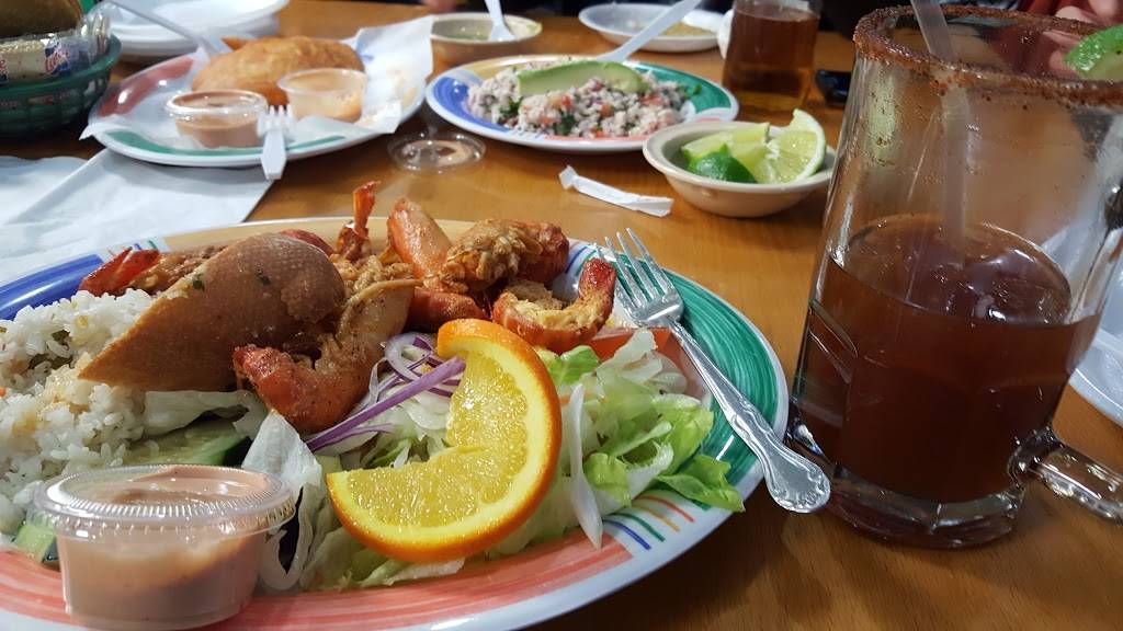 Las Islitas | restaurant | 3200 W North Ave, Stone Park, IL 60165, USA | 7083458699 OR +1 708-345-8699