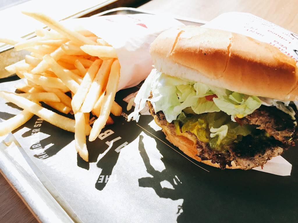 Fatburger & Buffalos Express | restaurant | 474 N Beverly Dr, Beverly Hills, CA 90210, USA | 3102742297 OR +1 310-274-2297