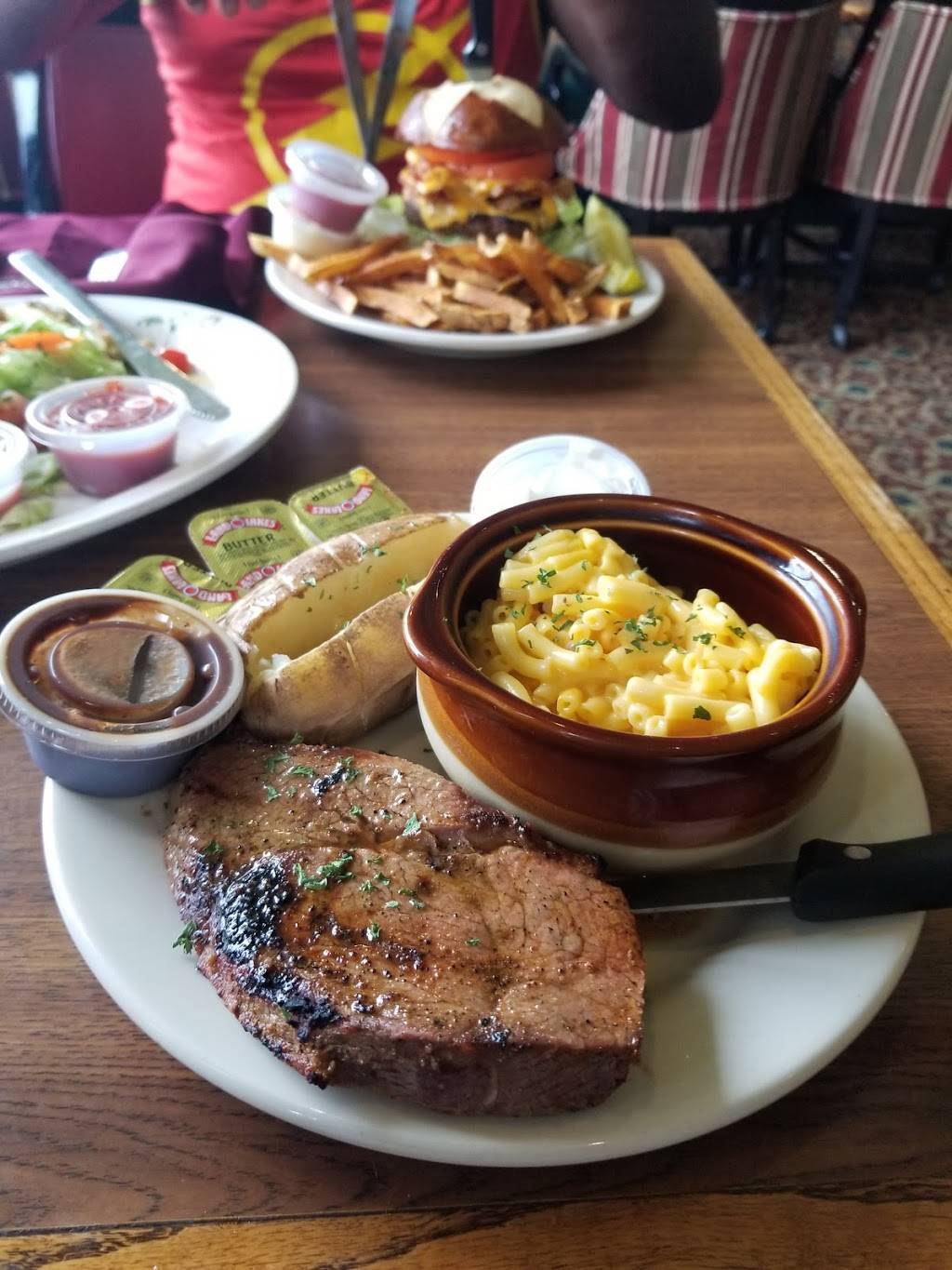 The Simmering Pot | restaurant | 930 E Grafton Rd, Fairmont, WV 26554, USA | 3043665500 OR +1 304-366-5500