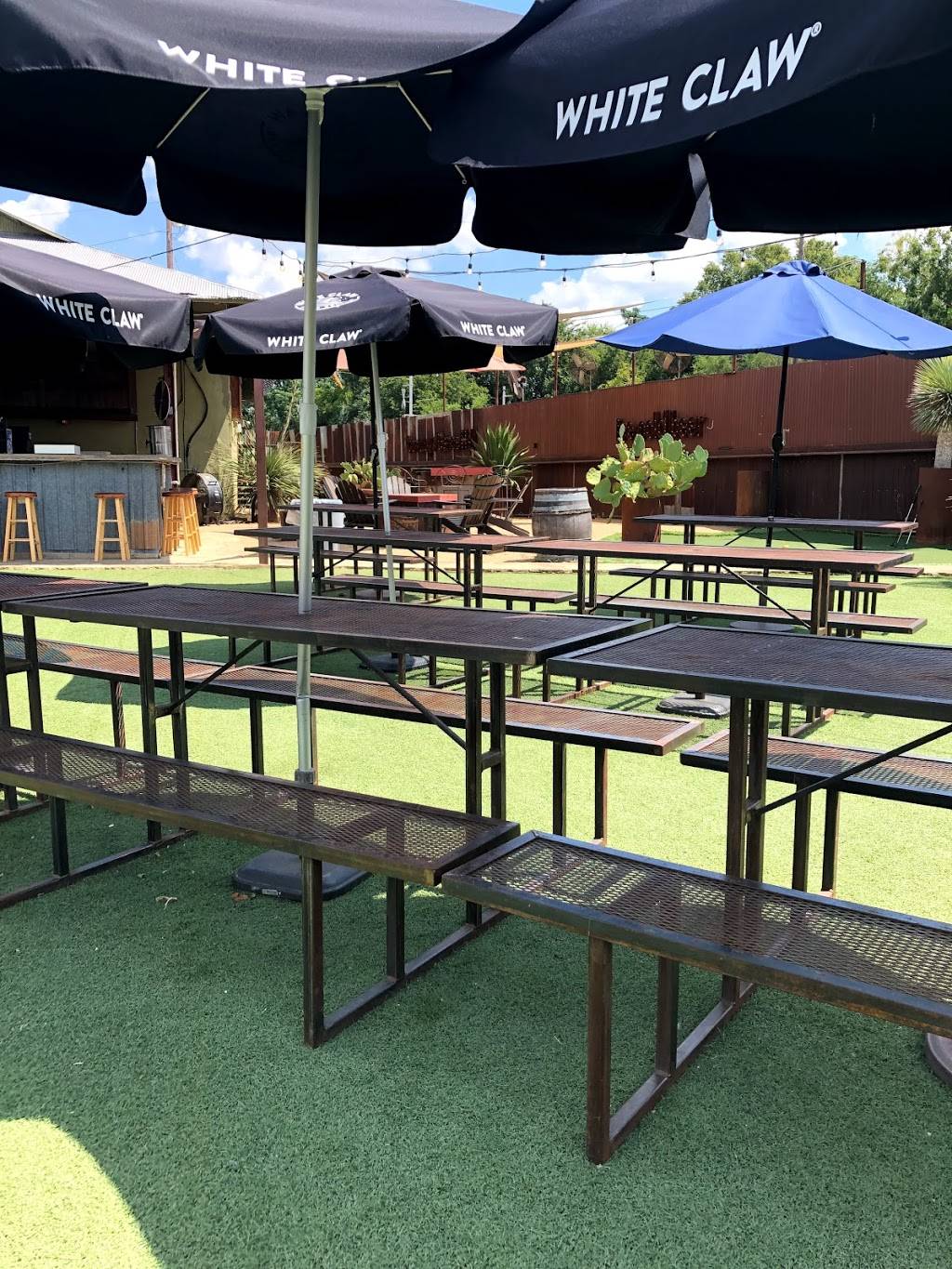 The Hideaway New Braunfels | restaurant | 262 W Jahn St, New Braunfels, TX 78130, USA | 8306205376 OR +1 830-620-5376