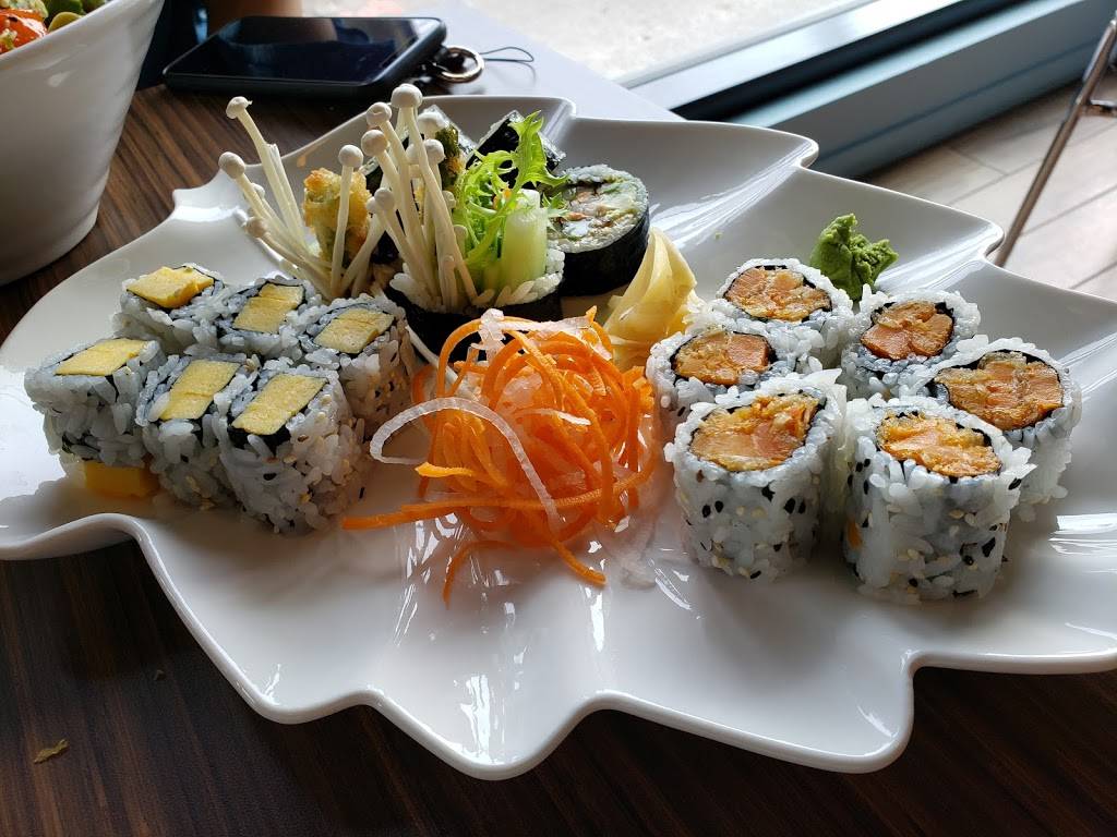 Sushi Newtown | restaurant | 311 Rue de la Montagne, St, Montreal, QC H3C 0R6, Canada | 5143794788 OR +1 514-379-4788