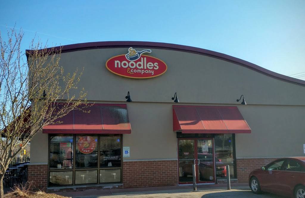 Noodles and Company | restaurant | 3121 North Oakland Ave, E Kenwood Blvd, Milwaukee, WI 53211, USA | 4149629100 OR +1 414-962-9100