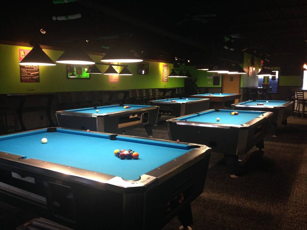 Hot Shots Billiards | restaurant | 700 Riverside Dr, Charles City, IA 50616, USA | 6412282001 OR +1 641-228-2001