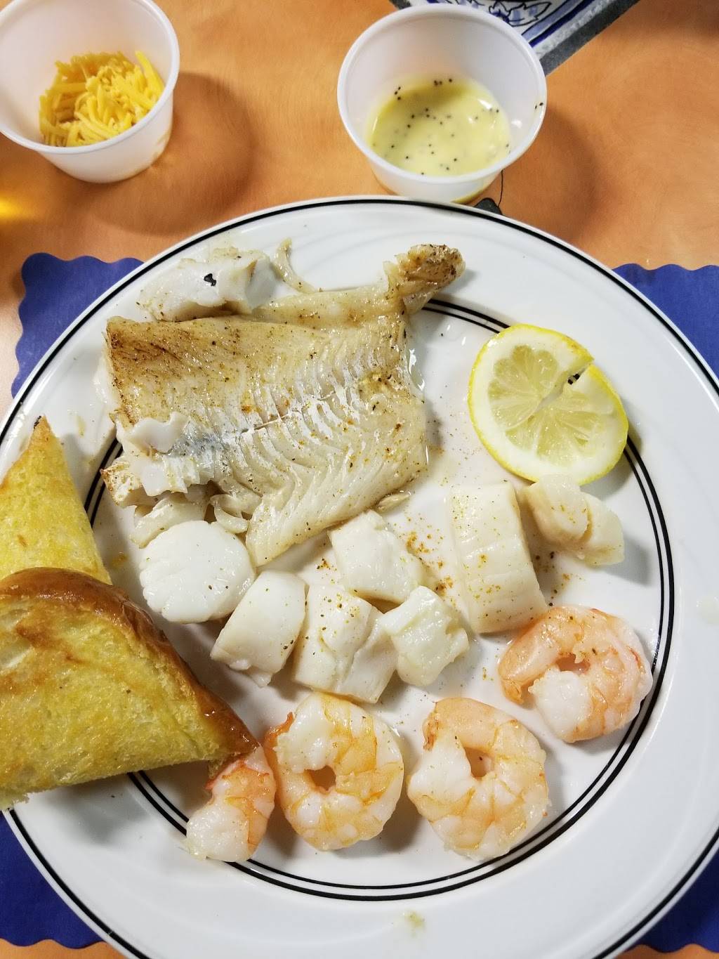 Surry Seafood Co | restaurant | 60 Weld St, Dixfield, ME 04224, USA | 2075629900 OR +1 207-562-9900