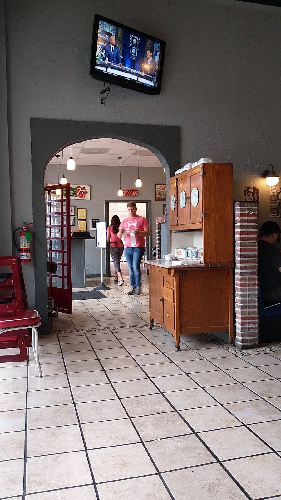 Letty Lous Café & Diner | restaurant | 17209 New College Ave, Wildwood, MO 63040, USA | 6362739317 OR +1 636-273-9317