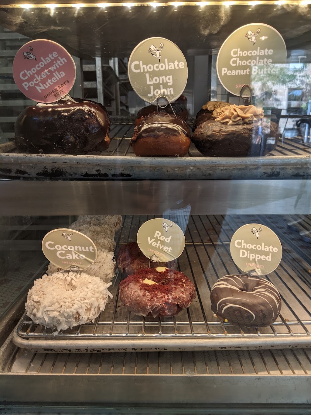 Stans Donuts & Coffee | cafe | 3300 N Broadway, Chicago, IL 60657, USA | 7738834764 OR +1 773-883-4764