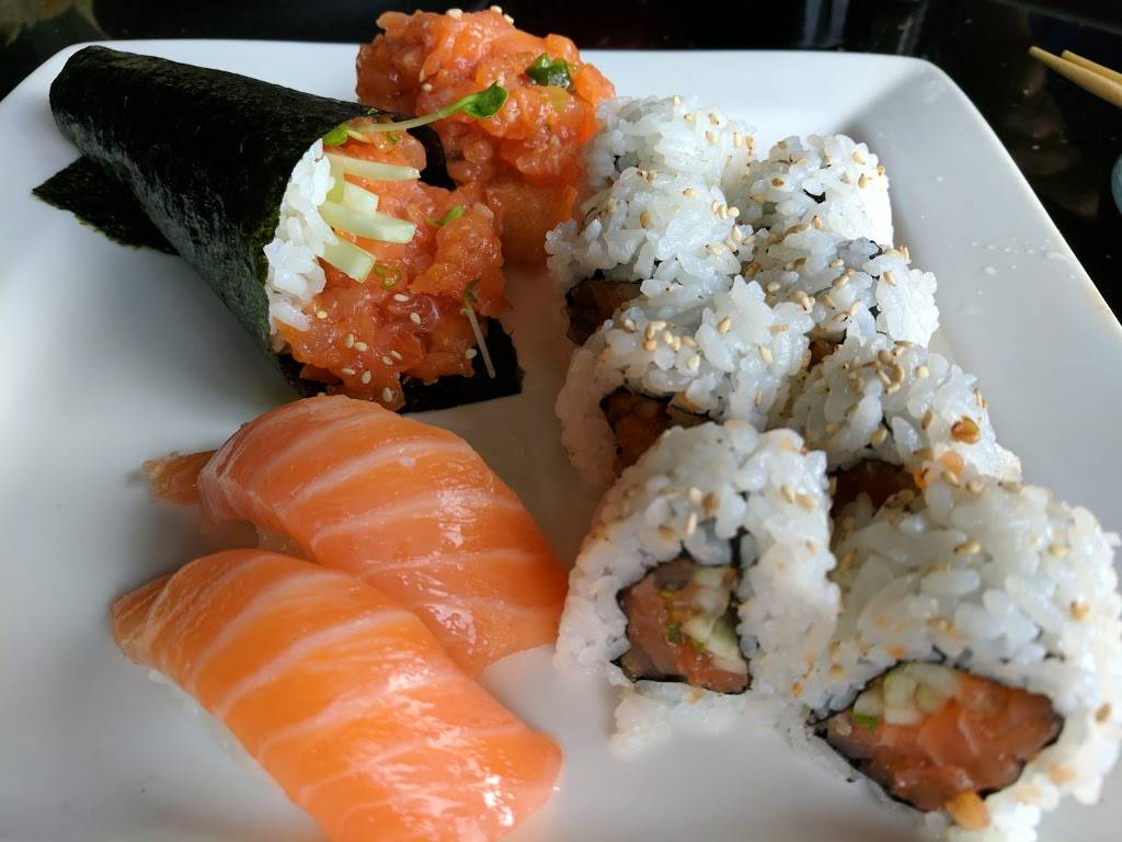 Sushi California | restaurant | 26921 Sierra Hwy, Newhall, CA 91321, USA | 6612513700 OR +1 661-251-3700