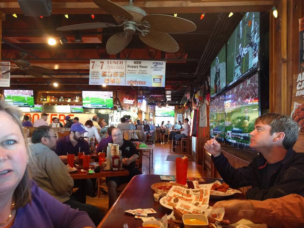 Hooters (Metairie) | meal takeaway | 4748 Veterans Blvd, Metairie, LA 70006, USA | 5048890160 OR +1 504-889-0160