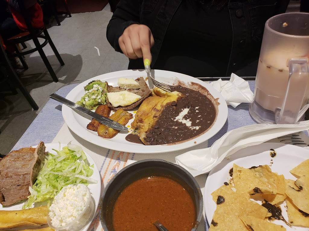 El Fortin | restaurant | 700 E Commonwealth Ave, Fullerton, CA 92831, USA | 7147734290 OR +1 714-773-4290