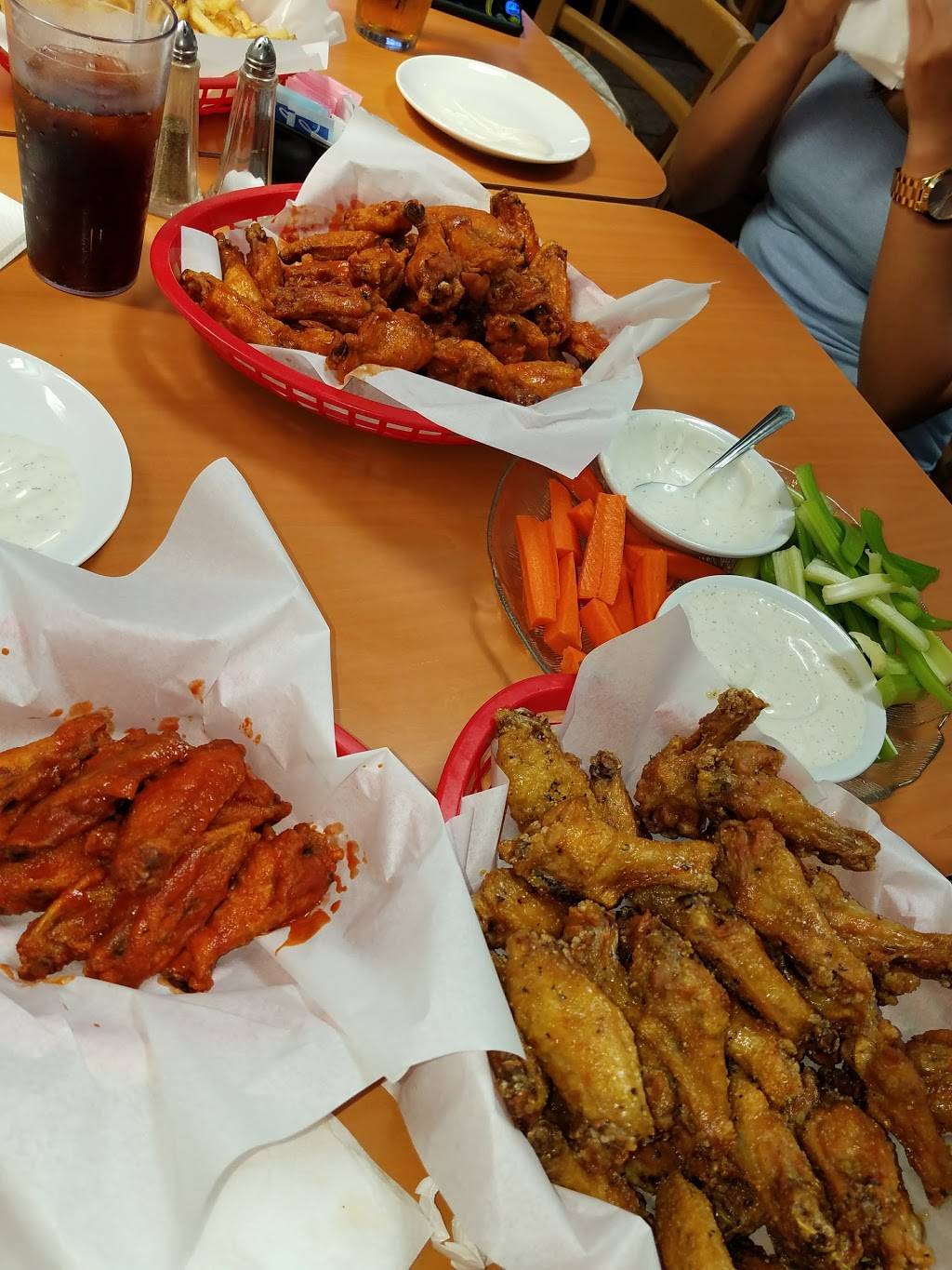 Hot Wings Cafe | cafe | 89 E Colorado Blvd, Pasadena, CA 91105, USA | 6264499055 OR +1 626-449-9055