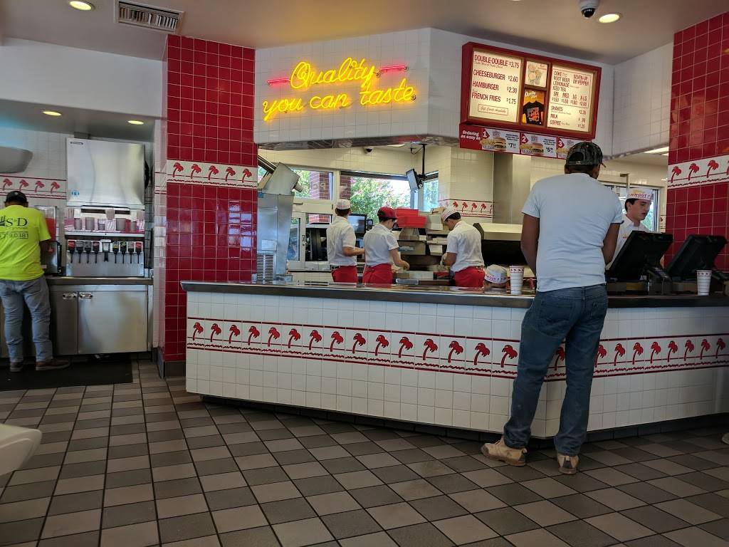 In-N-Out Burger | restaurant | 170 Nut Tree Pkwy, Vacaville, CA 95687, USA | 8007861000 OR +1 800-786-1000
