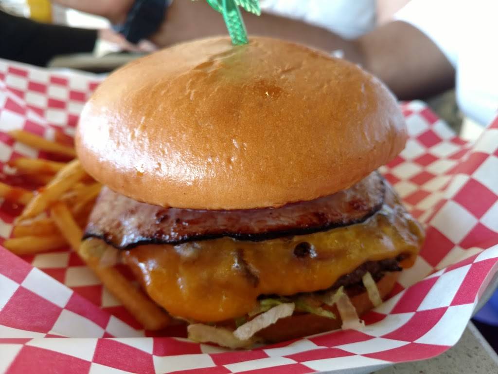 5 oClock Somewhere Bar and Grill | restaurant | 1112 N Ocean Dr, Hollywood, FL 33019, USA | 9548744474 OR +1 954-874-4474