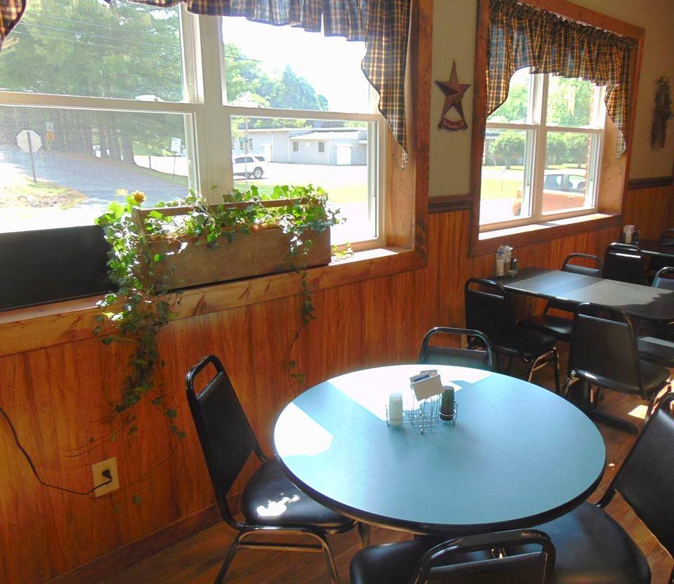 Lees | restaurant | 262 Bakers Ln, Bakersville, NC 28705, USA | 8286885599 OR +1 828-688-5599