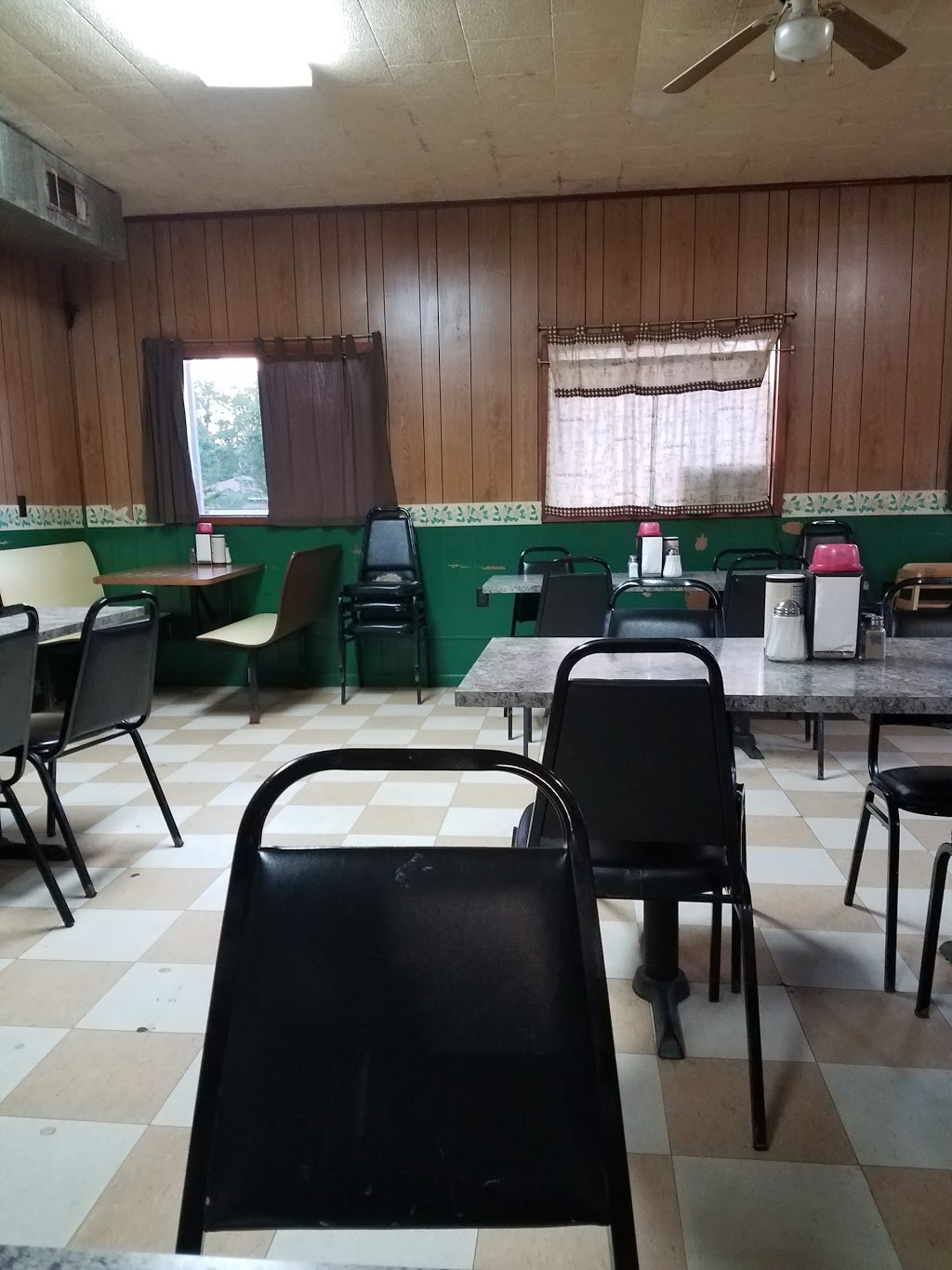 Sams Cafe | restaurant | s 39477, 109 S Front St, Sandersville, MS 39477, USA | 6014255516 OR +1 601-425-5516