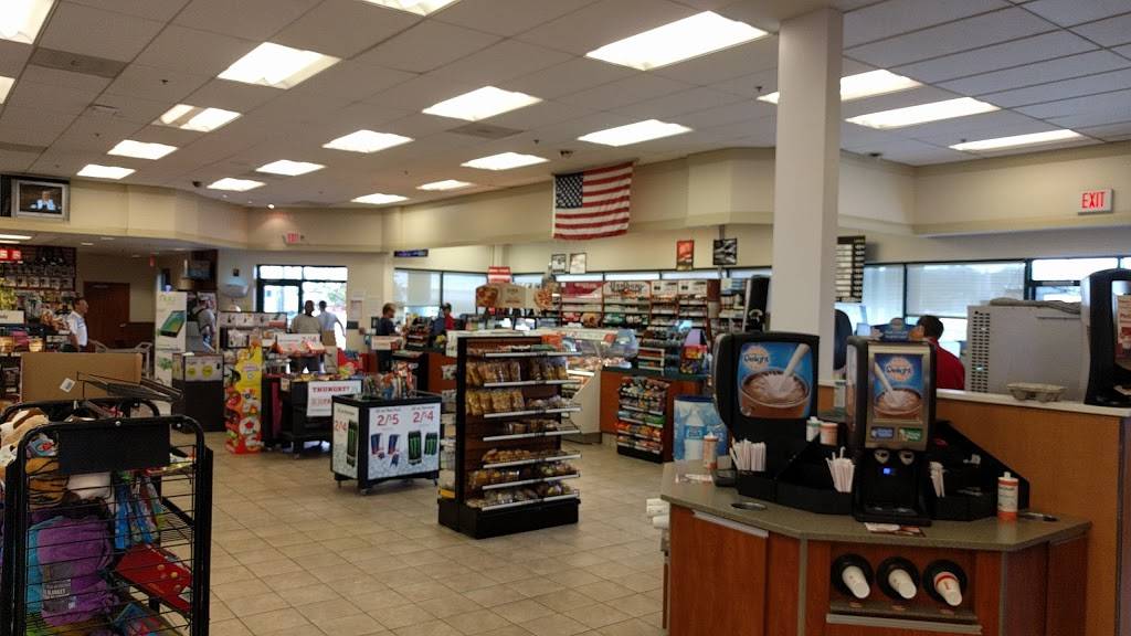 Flying J Travel Center | restaurant | 140 Racehorse Dr, East St Louis, IL 62205, USA | 6183374579 OR +1 618-337-4579