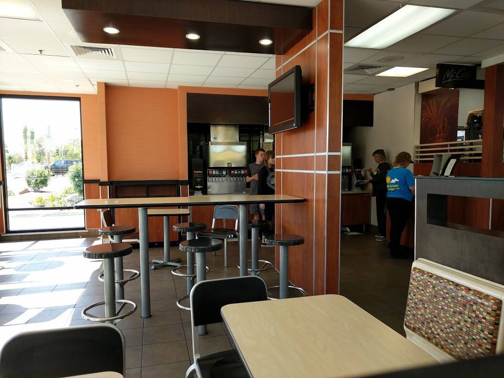 McDonalds | cafe | 8390 Arroyo Cir, Gilroy, CA 95020, USA | 4088475446 OR +1 408-847-5446