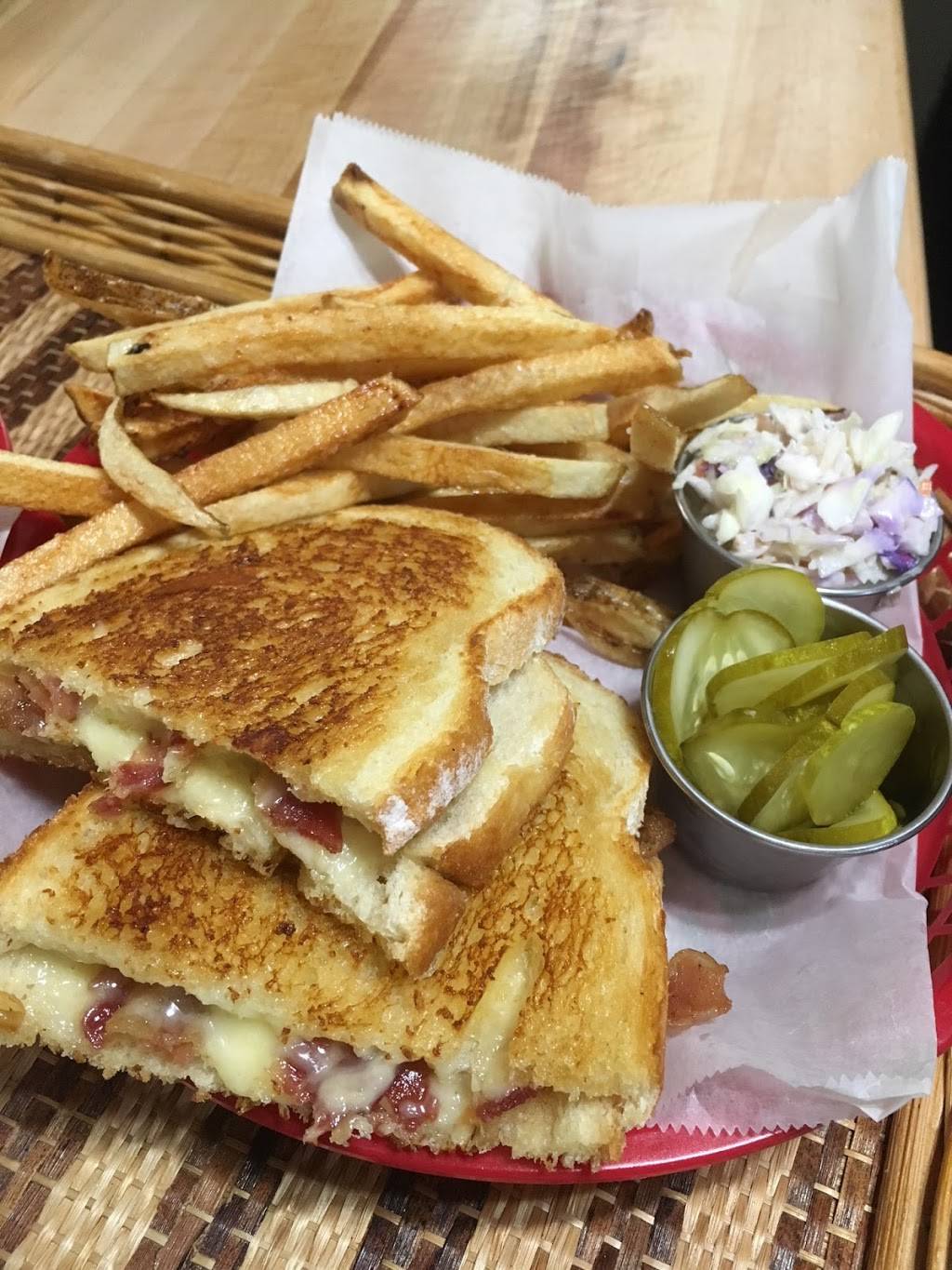 Tom Toms Cafe & Ice Cream | restaurant | 1154 County Hwy 110, Broadalbin, NY 12025, USA | 5188833030 OR +1 518-883-3030