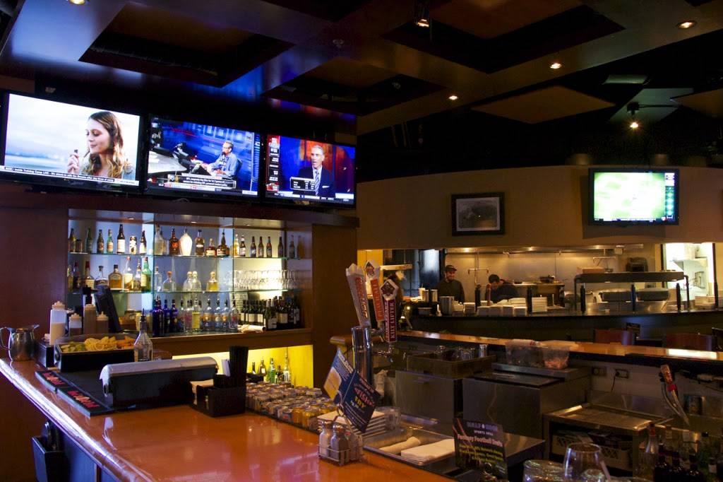 Half Moon Sports Grill | night club | 288 E Greenway Pkwy #103, Phoenix, AZ 85022, USA | 6029936600 OR +1 602-993-6600