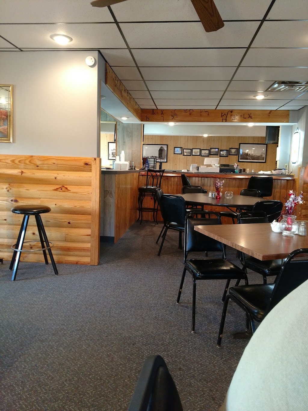 High Mountain Supper Club | restaurant | SD-15, Altamont, SD 57226, USA | 6058742620 OR +1 605-874-2620