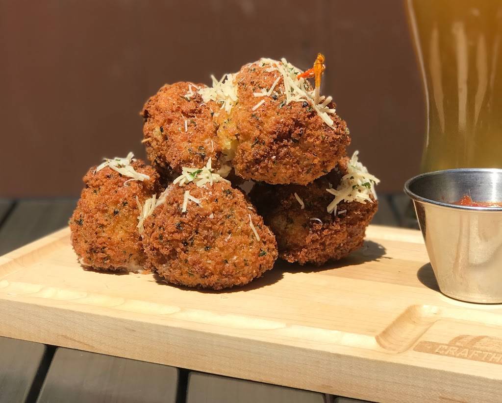 Crafthouse | restaurant | 11861 Palace Way, Fairfax, VA 22030, USA | 7038251811 OR +1 703-825-1811