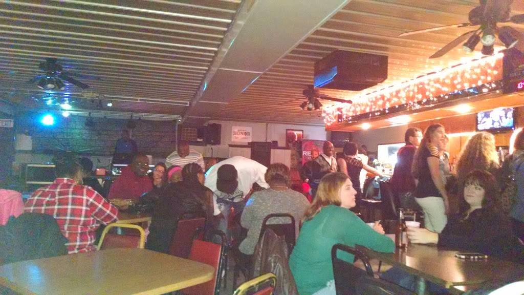 The New Village Inn | restaurant | 2221 E Jackson St, Muncie, IN 47303, USA | 7652870064 OR +1 765-287-0064