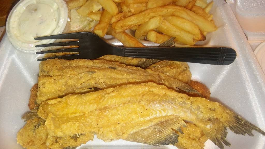 Barbers Drive In | restaurant | 2205 1st Ave SE, Moultrie, GA 31788, USA | 2299853993 OR +1 229-985-3993