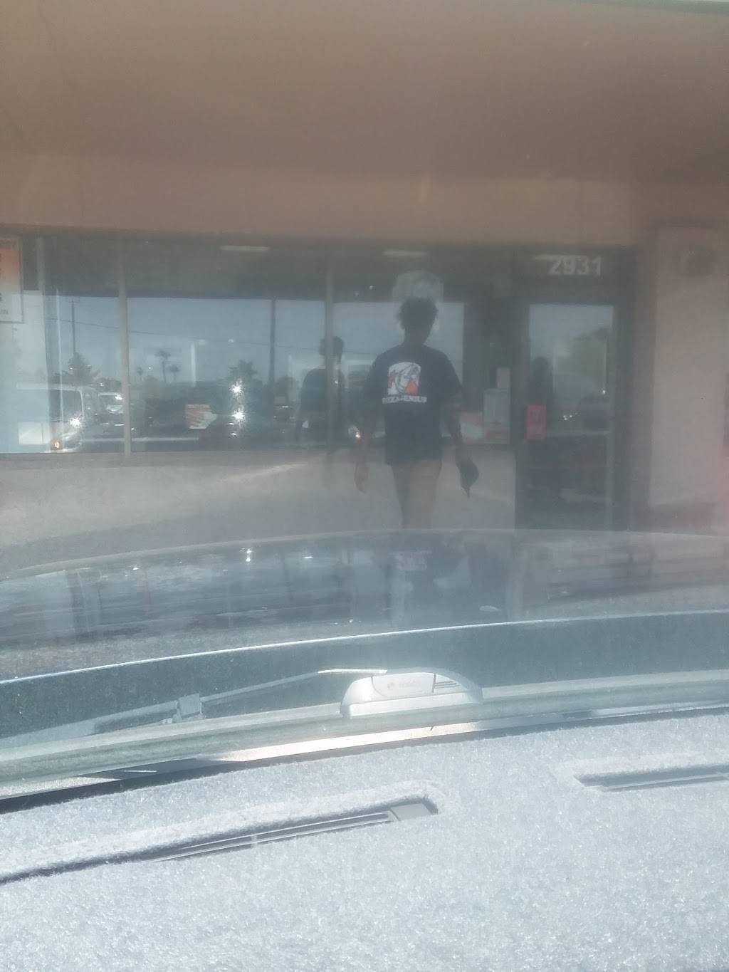 Little Caesars Pizza | meal takeaway | 2931 N 59th Ave, Phoenix, AZ 85033, USA | 6232459000 OR +1 623-245-9000