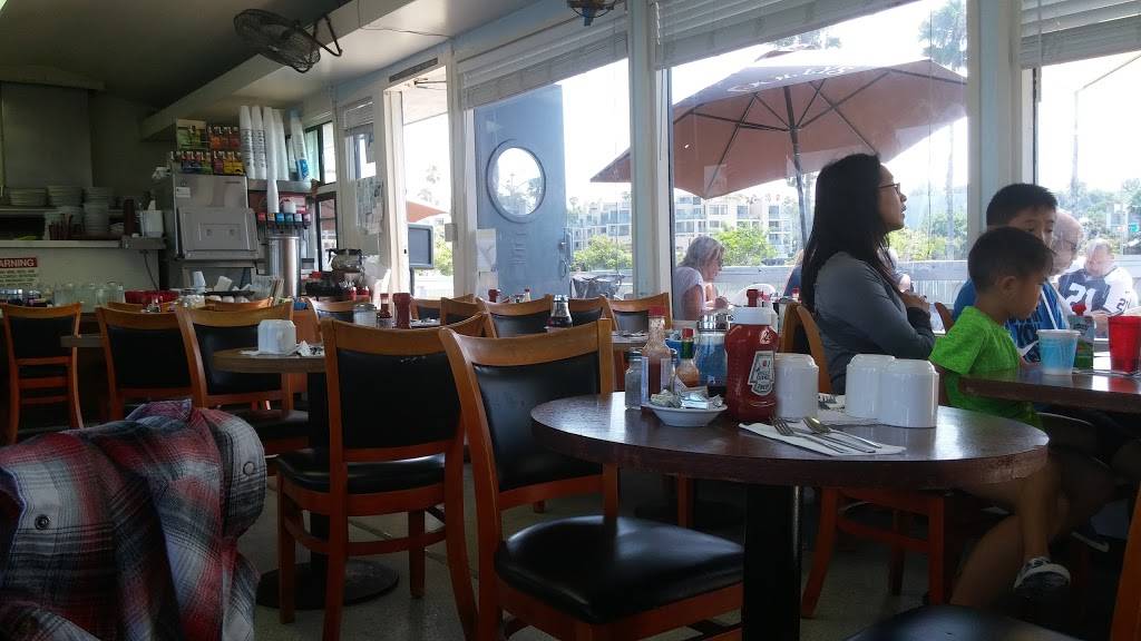 Pollys on the Pier | restaurant | 160 International Boardwalk, Redondo Beach, CA 90277, USA | 3103183736 OR +1 310-318-3736