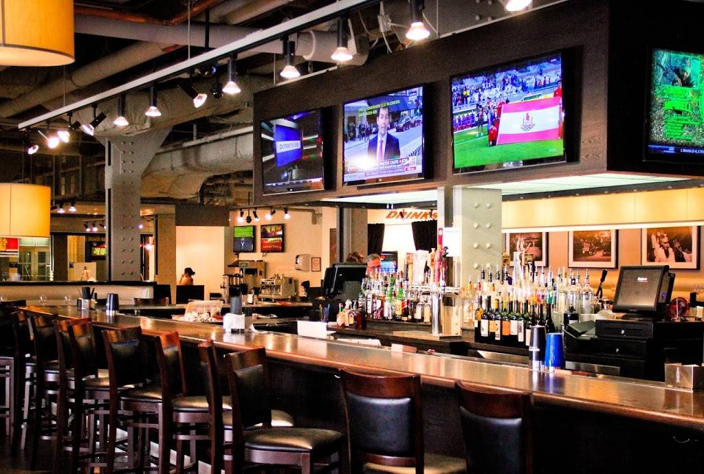 Ovie Bar & Grill | restaurant | 120 N Canal St, Chicago, IL 60661, USA | 3129021111 OR +1 312-902-1111