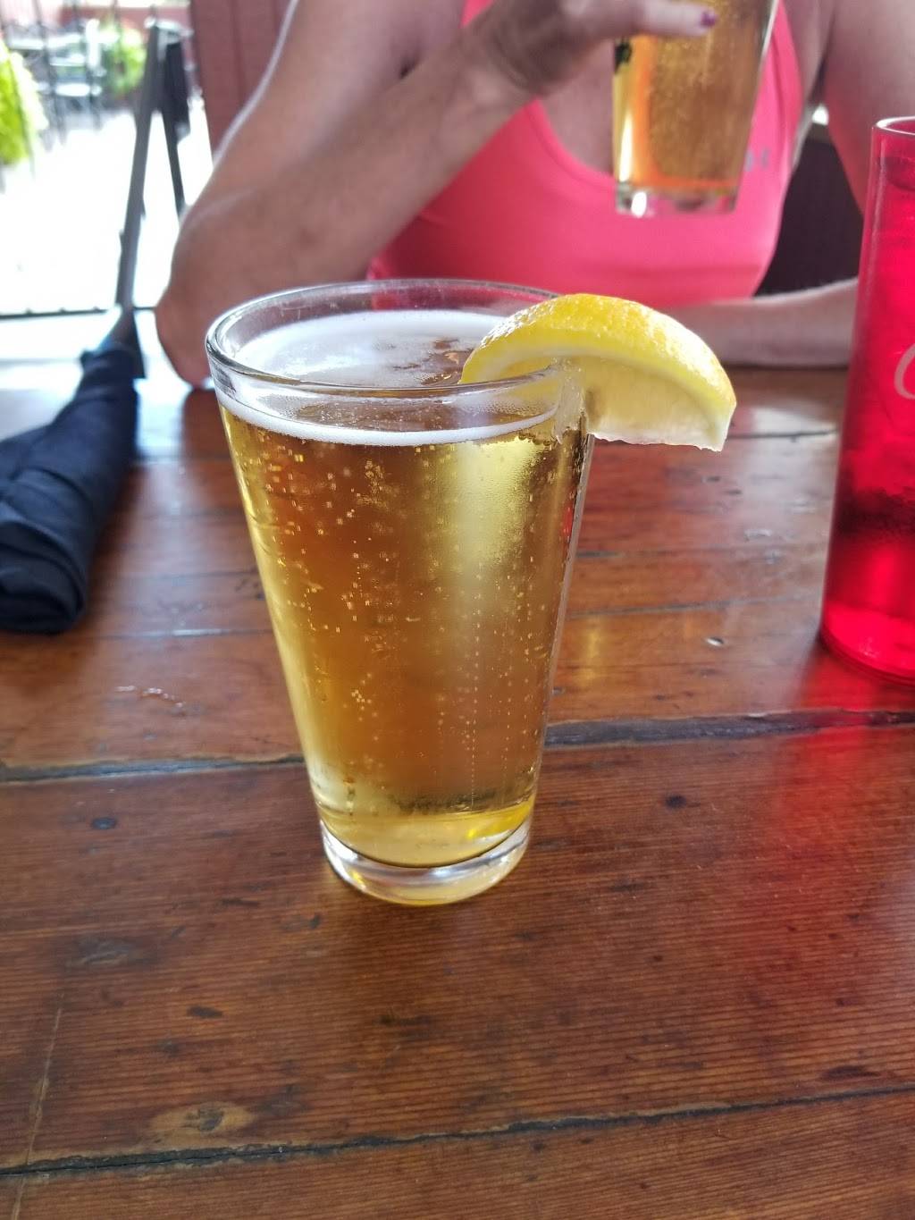 Choppers Sports Grill | restaurant | 80 S Madison St, Denver, CO 80209, USA | 3033994448 OR +1 303-399-4448