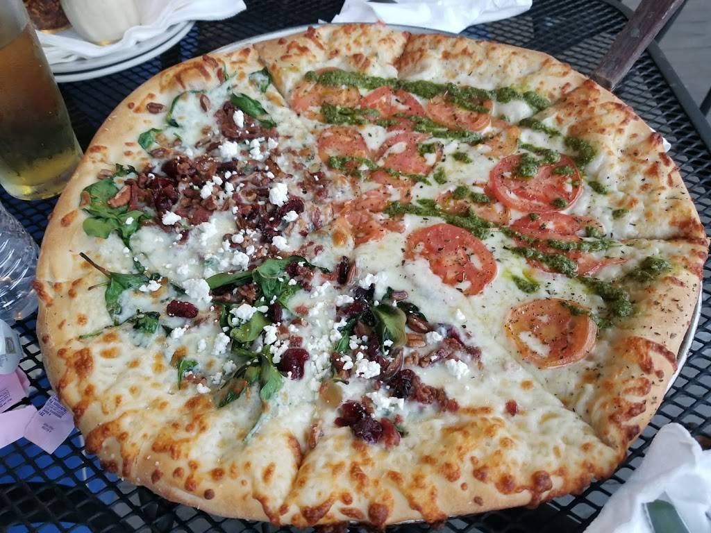 Dry Street Pub & Pizza | restaurant | 101 E Brown St, Southport, NC 28461, USA | 9104575994 OR +1 910-457-5994