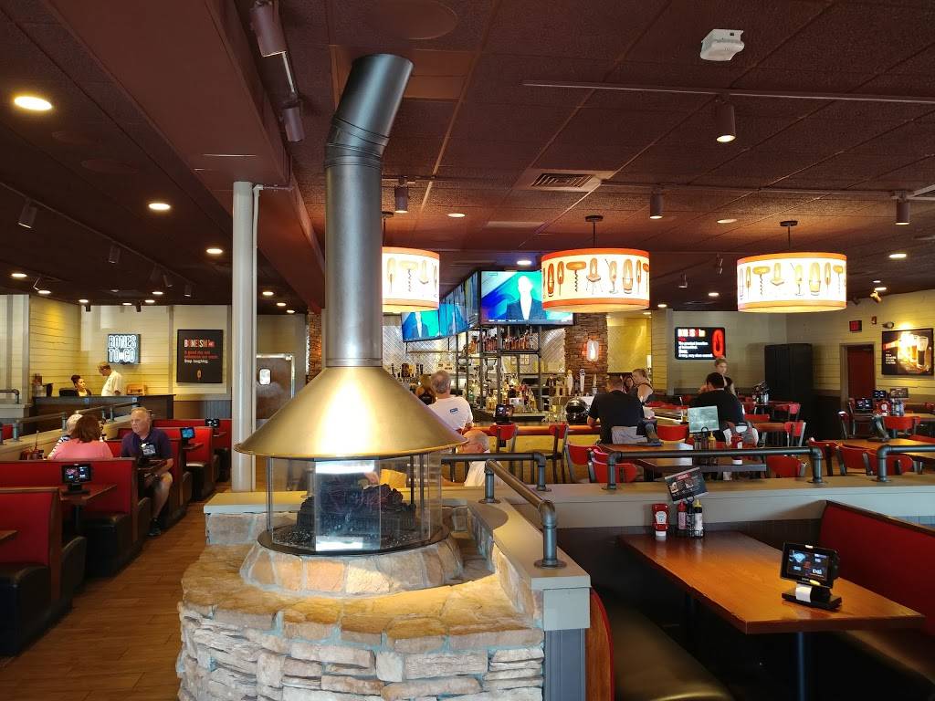 Smokey Bones Bar & Fire Grill | meal takeaway | 2660 S Dirksen Pkwy, Springfield, IL 62704, USA | 2175286410 OR +1 217-528-6410
