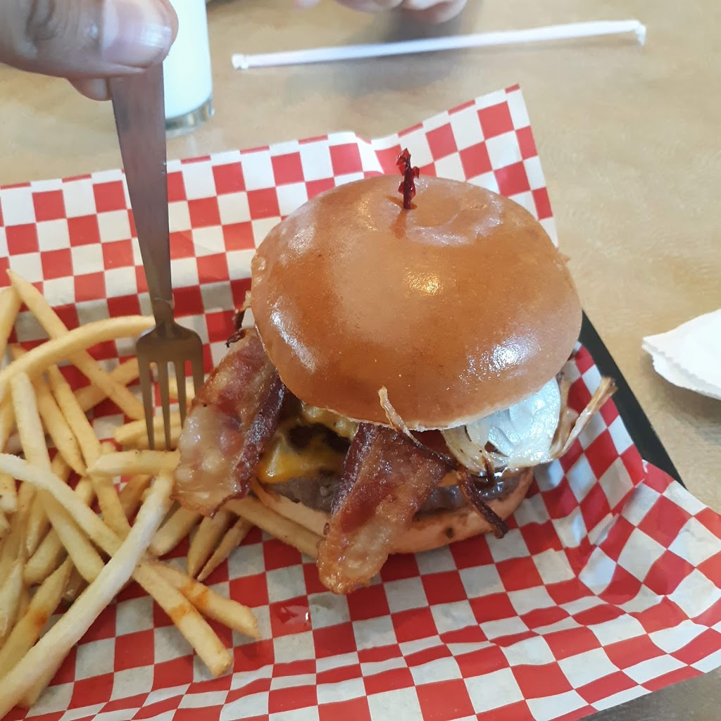 The BoatHouse Cafe & Grille | restaurant | 30185 Escalante Blvd, Meadview, AZ 86444, USA | 9283288850 OR +1 928-328-8850