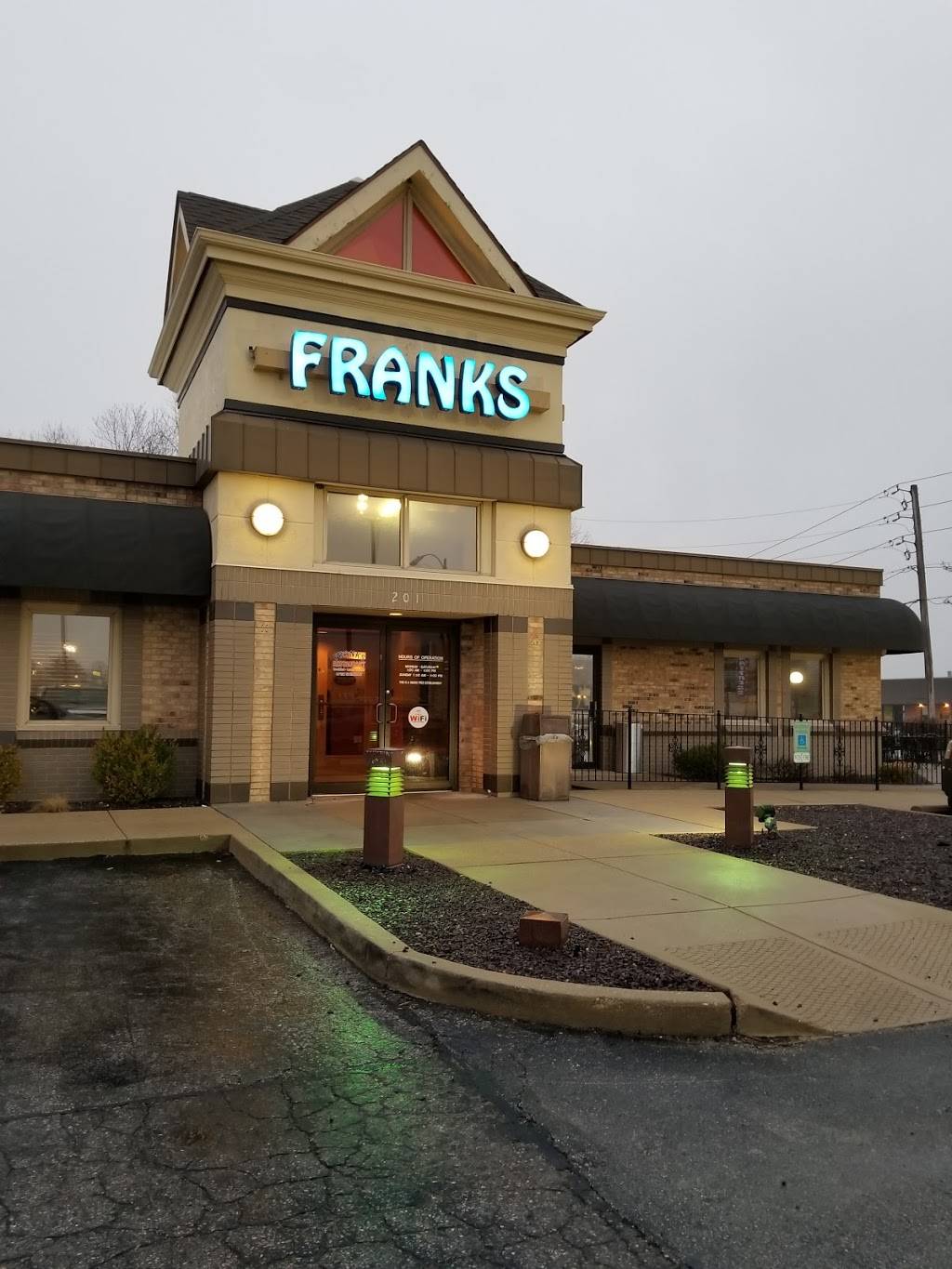 Franks Restaurant | restaurant | 102 E Center Dr, Alton, IL 62002, USA | 6184339345 OR +1 618-433-9345