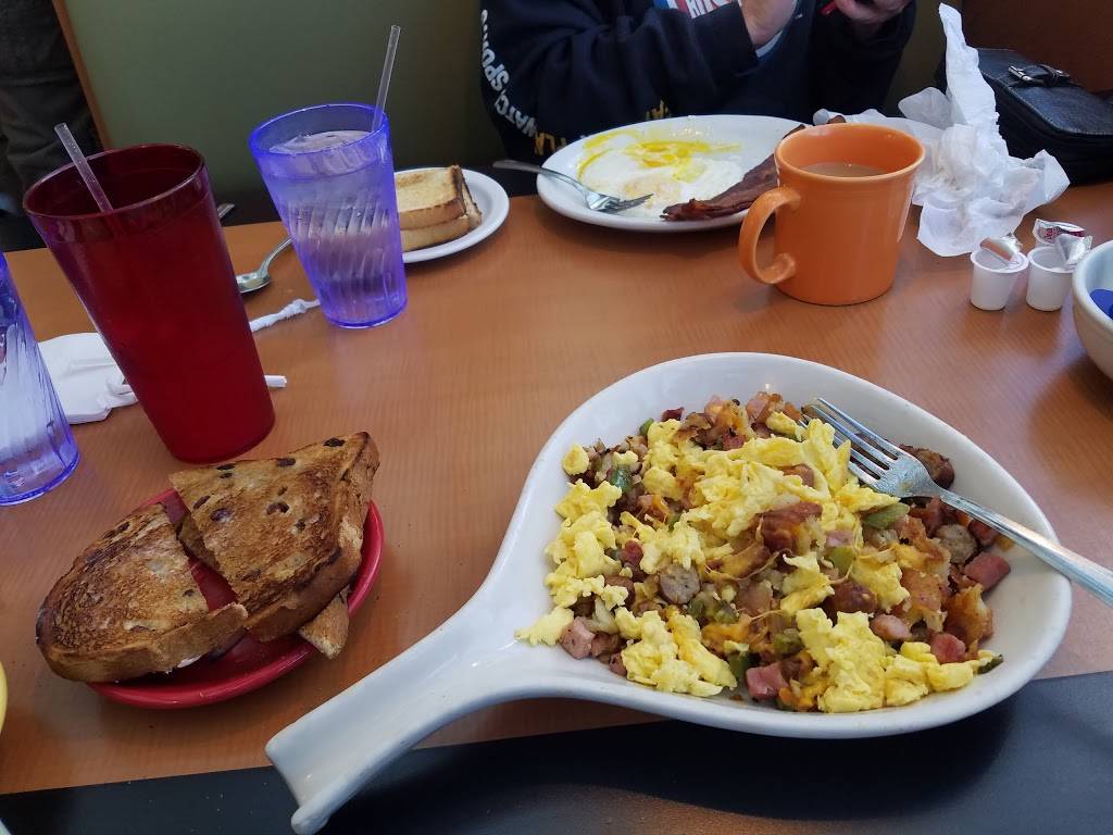 Clique | restaurant | 1326 E Jefferson Ave, Detroit, MI 48207, USA | 3132590922 OR +1 313-259-0922