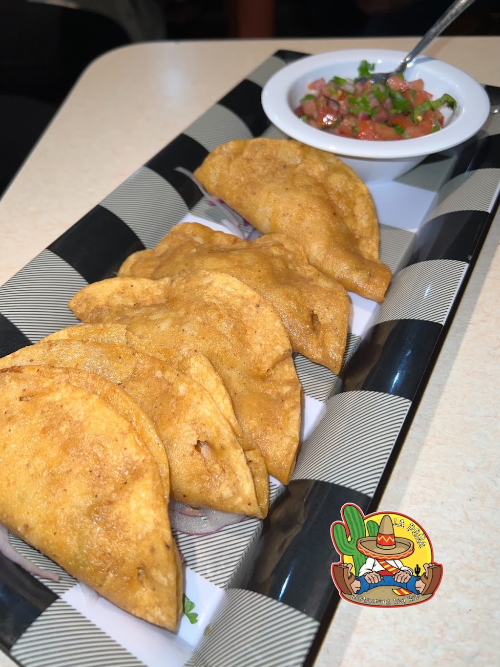 La Peña Cantina and restaurant | restaurant | 4104 W North Ave, Chicago, IL 60639, USA | 7733309106 OR +1 773-330-9106